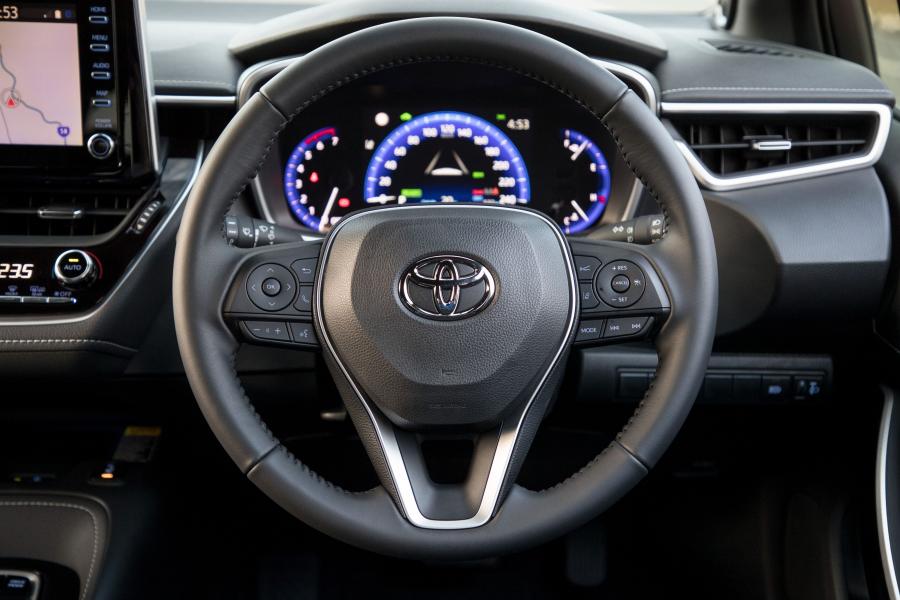 Панель приборов Toyota Corolla ZR Hybrid 2018 года  (AU) (фото 6 из 30)